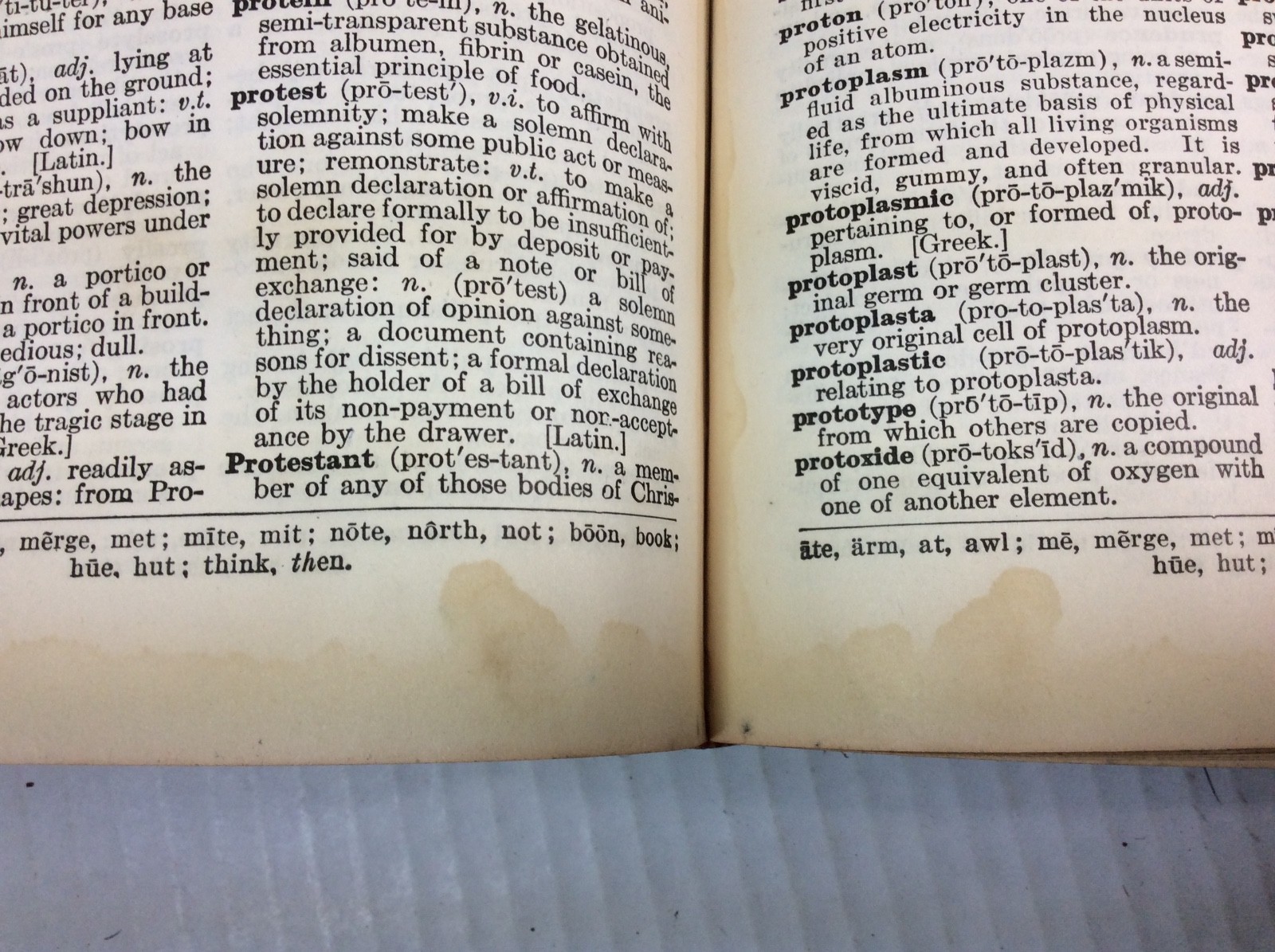 National Dictionary Self-Pronouncing 1943 Edition Noah Webster Business English
