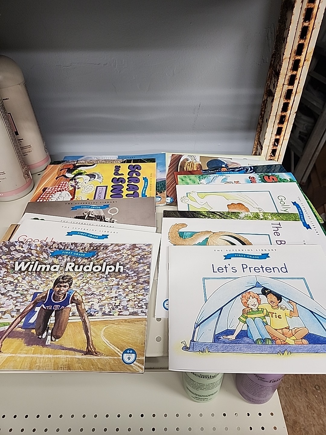 Superkids Library, First Grade, 17 Books, Unit 1-16 And Review
