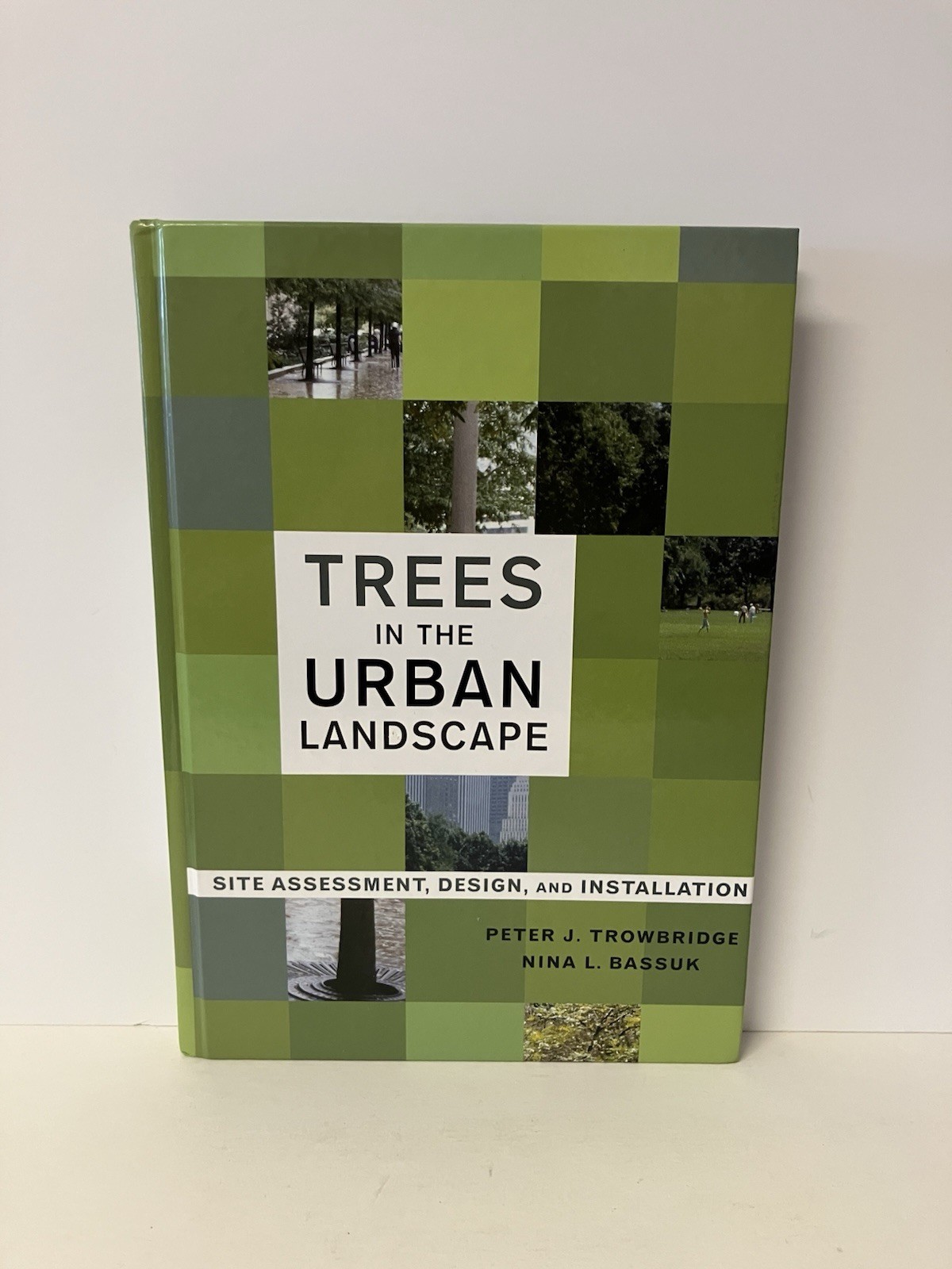 Trees in the Urban Landscape by Robert Trowbridge 2004 Hardcover EXCELLENT