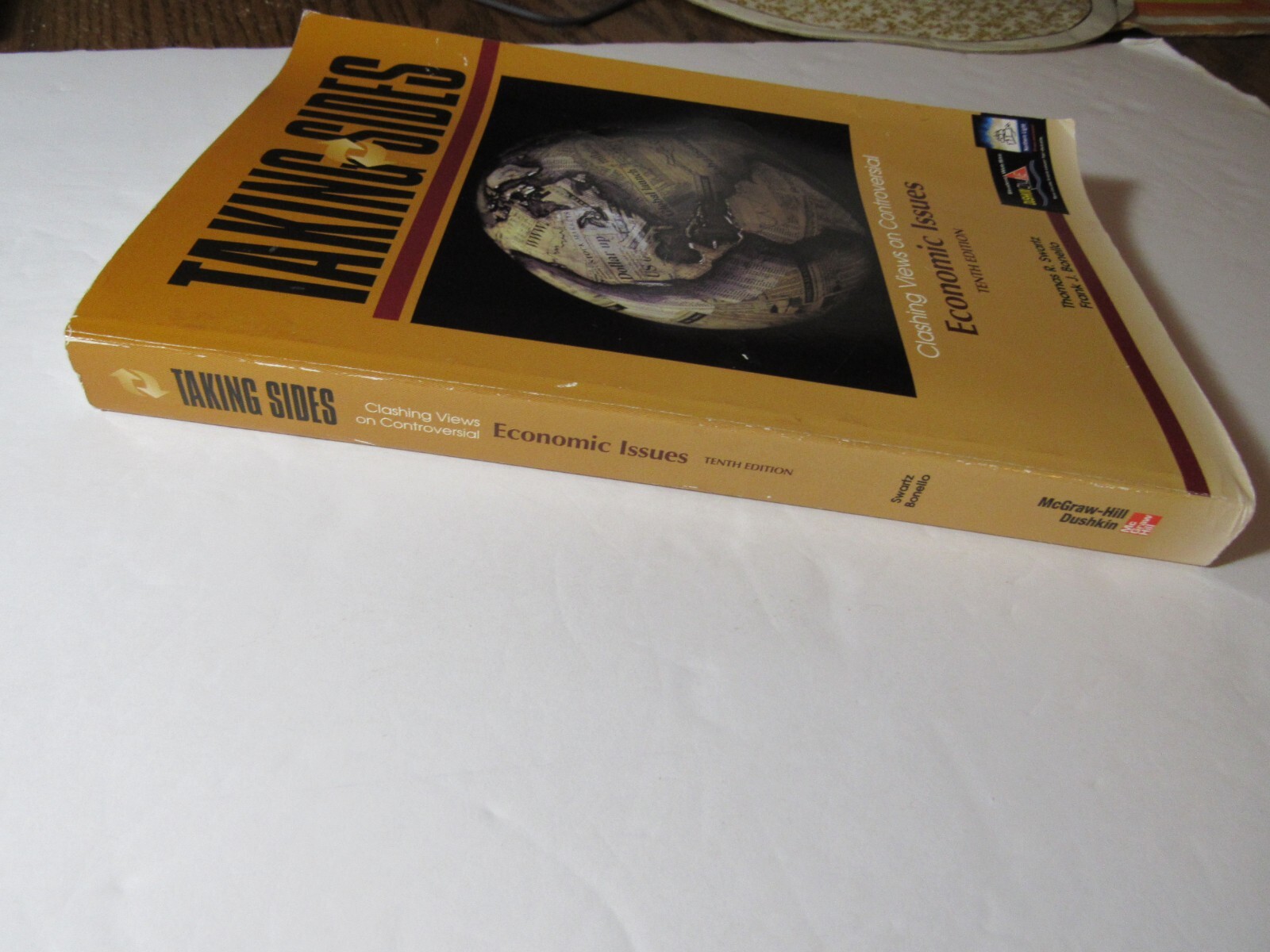 Taking Sides: Clashing Views on Controversial Economic Issues, 10th Edition,2002