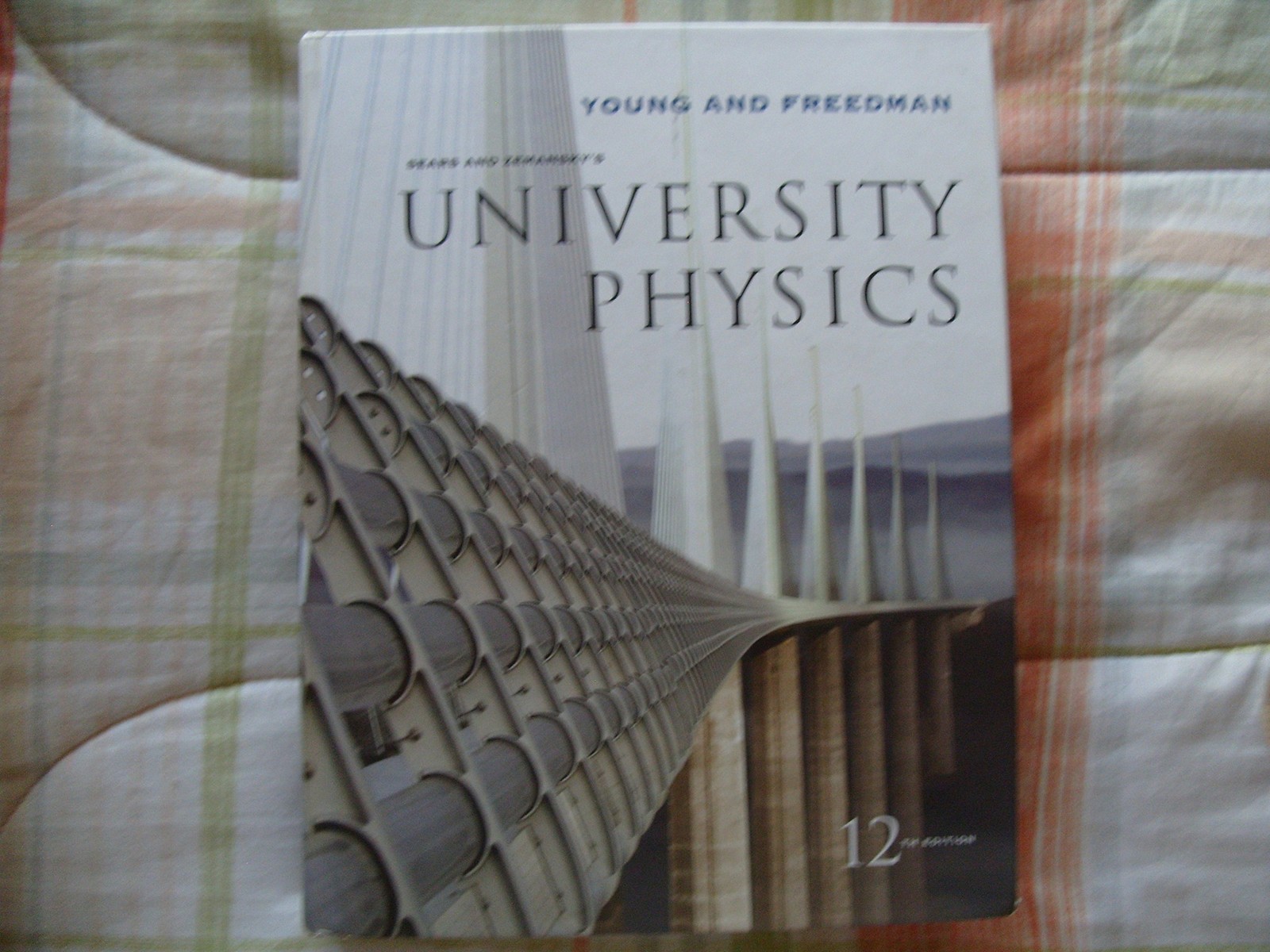 Sears and Zemansky’s University Physics – hardcover Young, Hugh D.|Freedman,…