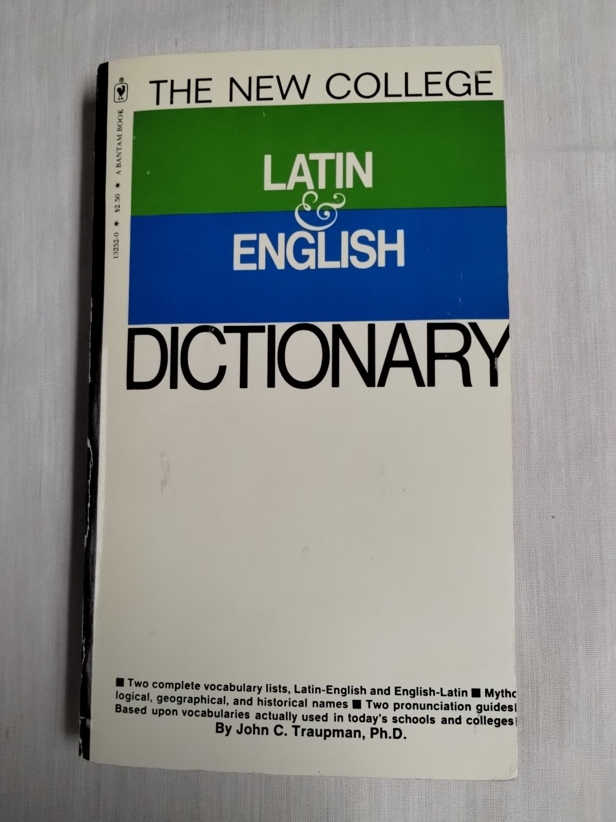 The New College Latin & English Dictionary by John Traupman 1979 VTG Paperback
