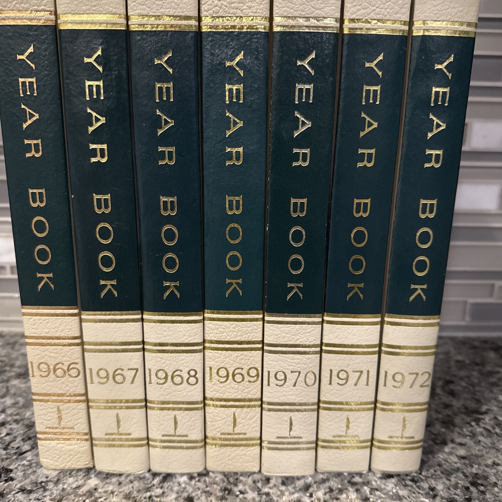 The World Book📚 Encyclopedia Yearbooks 1966-72 Total 7 Books Volumes Collection