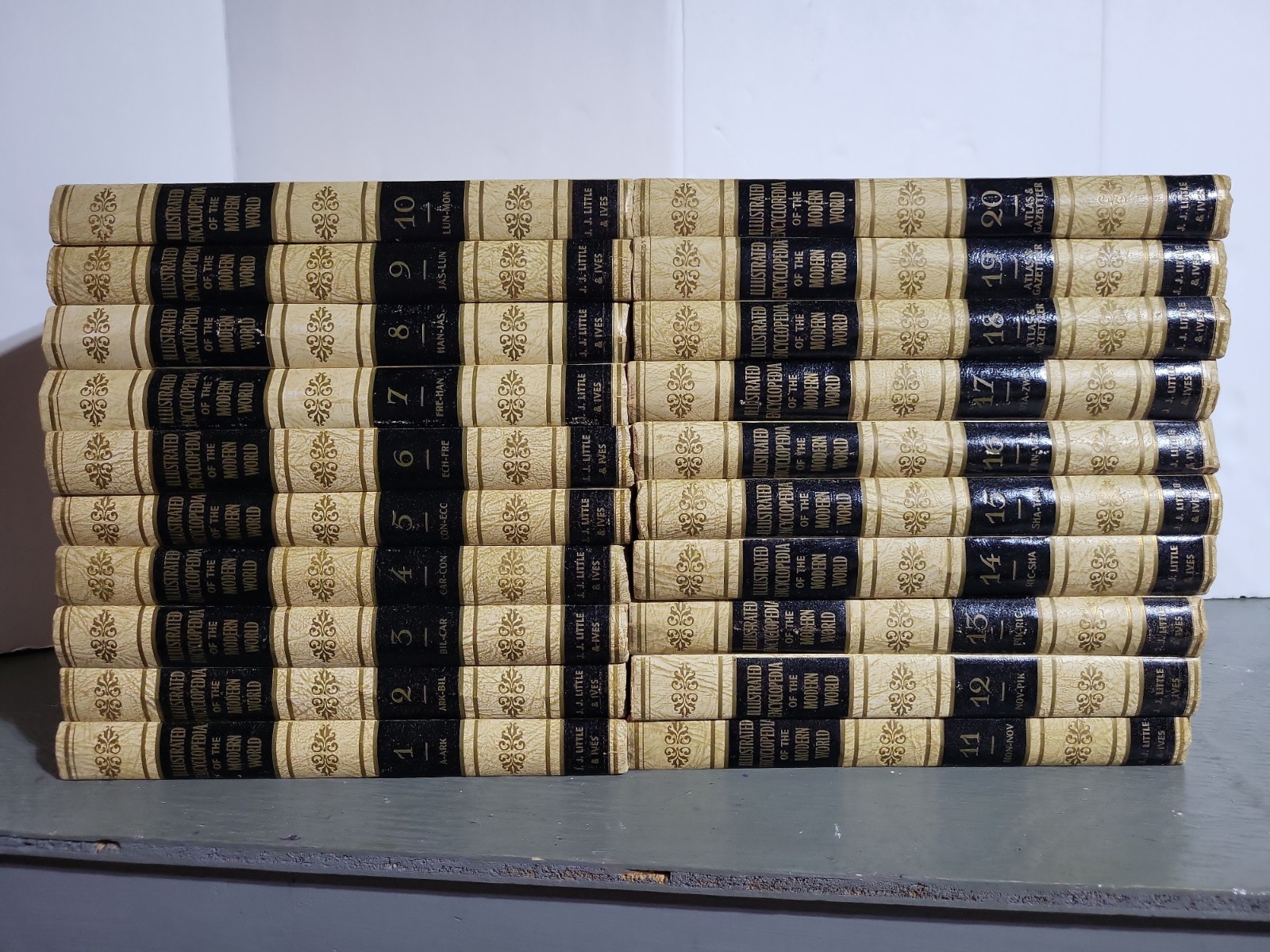 Encyclopedia 1956 Illustrated Encyclopedia Of The Modern World 20 Volumes Vtg.