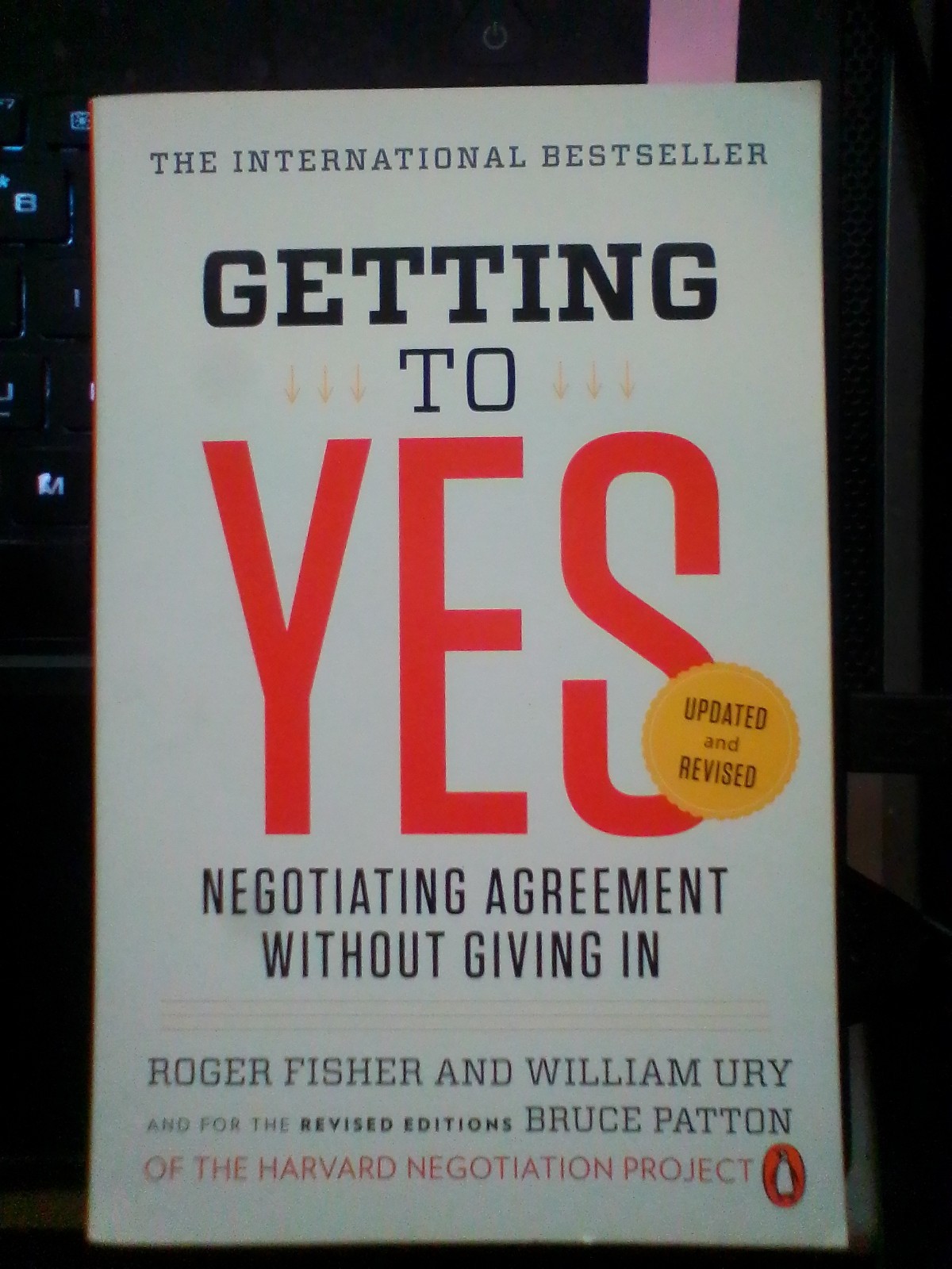 Roger Fisher Getting to Yes Paperback Penguin Negotiating… SAME-DAY SHIP