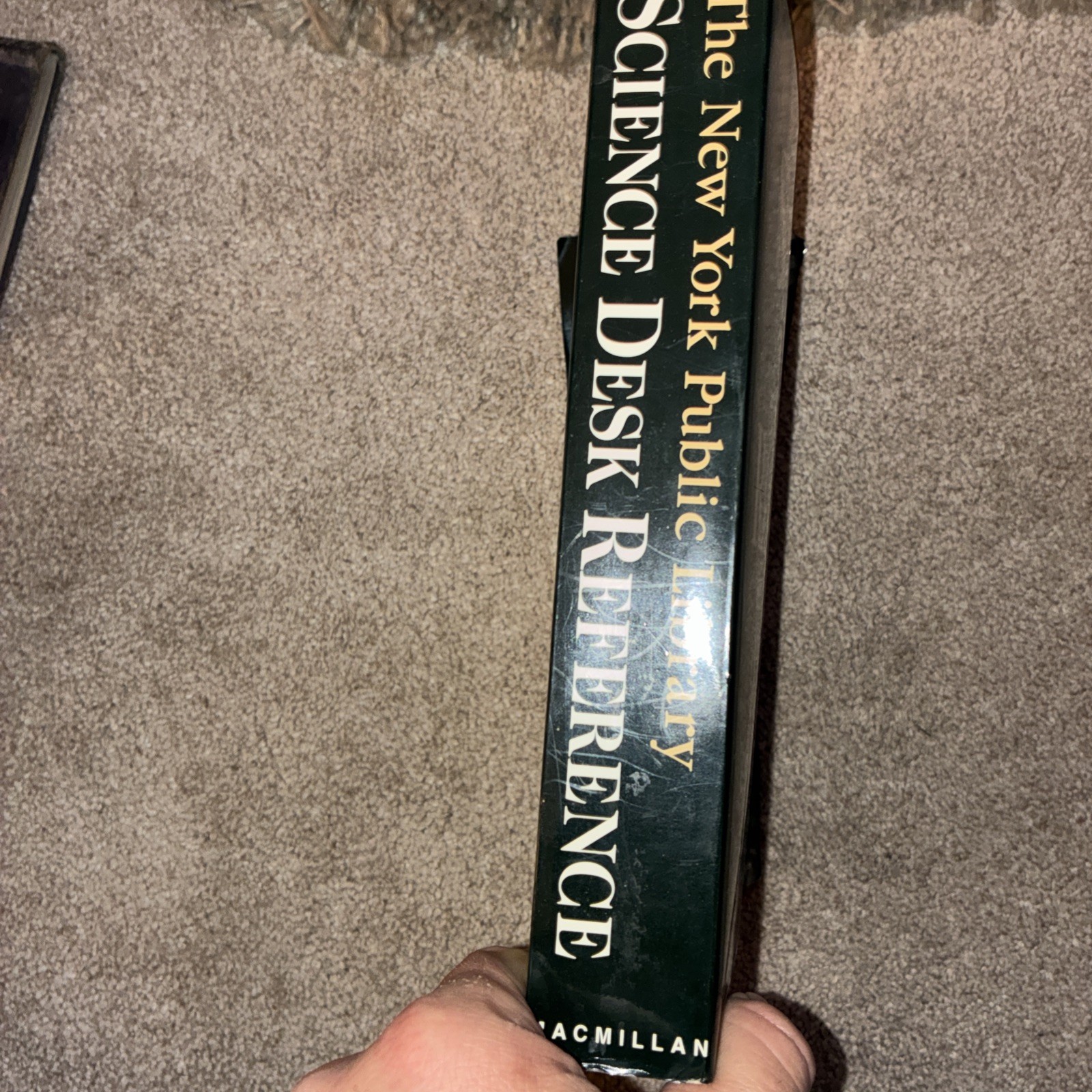 The New York Public Library SCIENCE DESK REFERENCE; Patricia Barnes-Svarney; VG