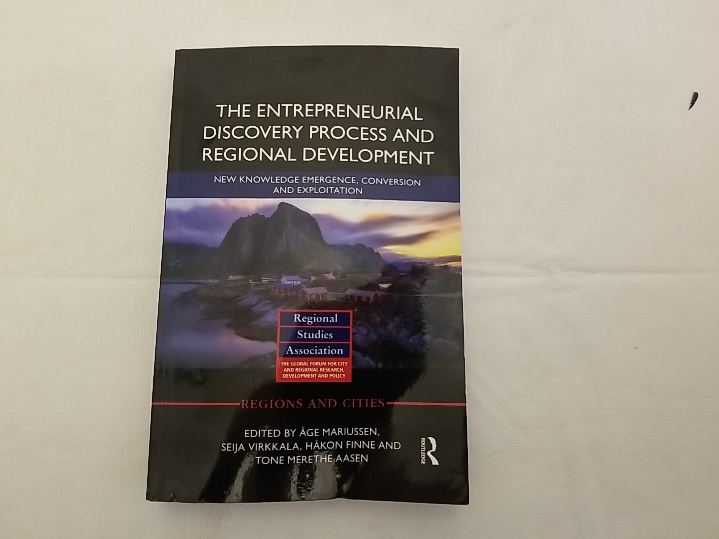 The Entrepreneurial Discovery Process and Regional Development: New Knowledge Em