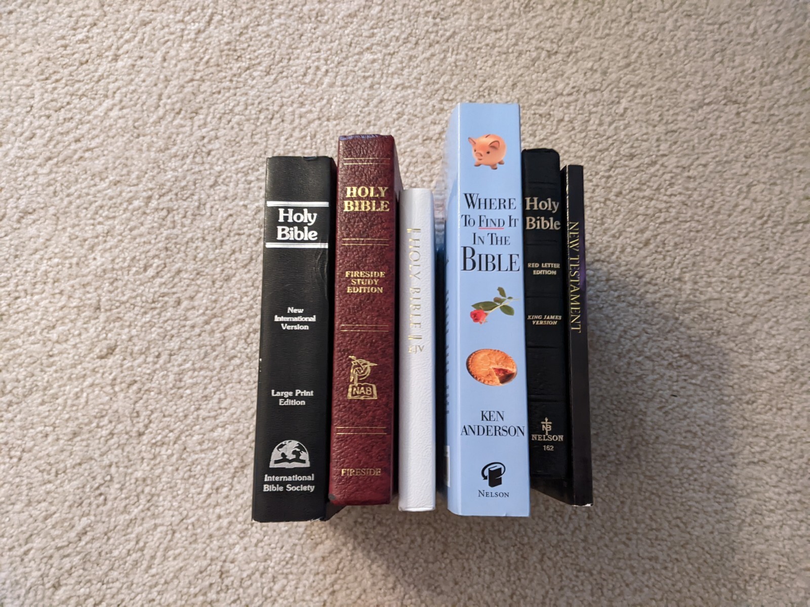 Holy Bible Book Lot Of (6). KJV Red Letter Edition, New Testament + 4 Others.