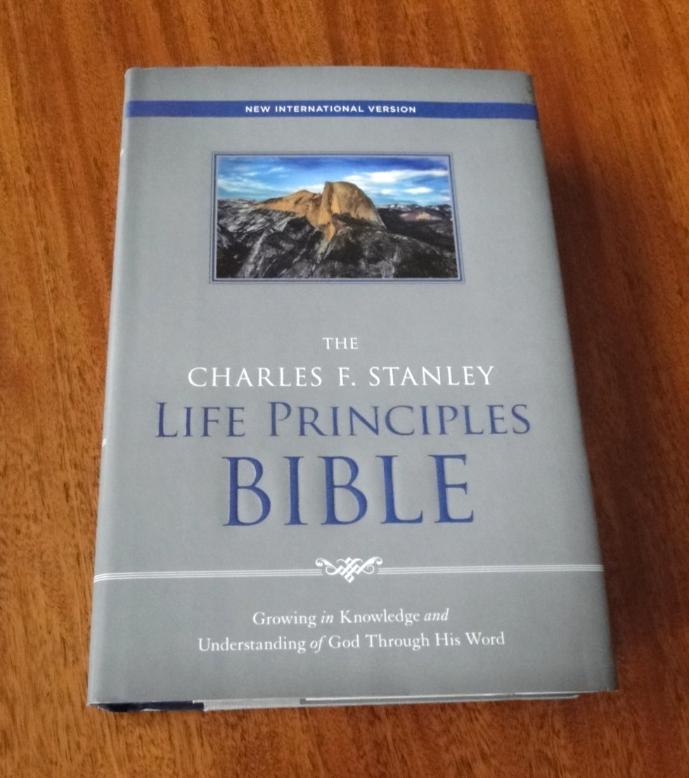 Holy Bible The Charles F. Stanley Life Principles New International Version 2017