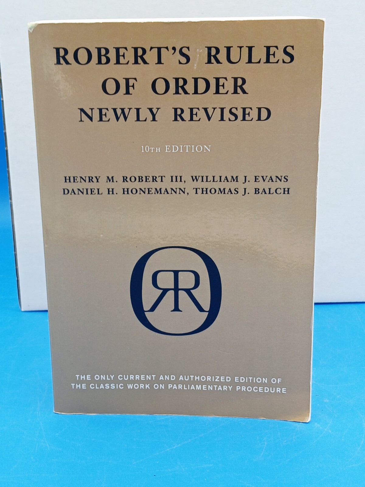 Robert’s Rules of Order (Newly Revised, 10th Edition) – Paperback – VERY GOOD!