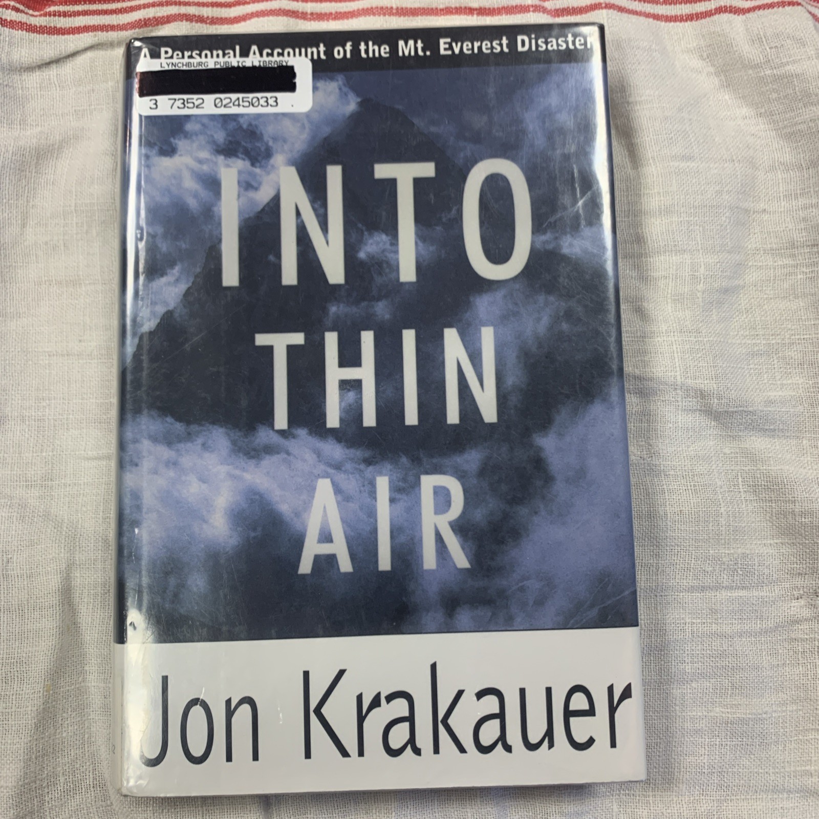 Into Thin Air: A Personal Account of the Mount Everest Disaster (G K Hall…