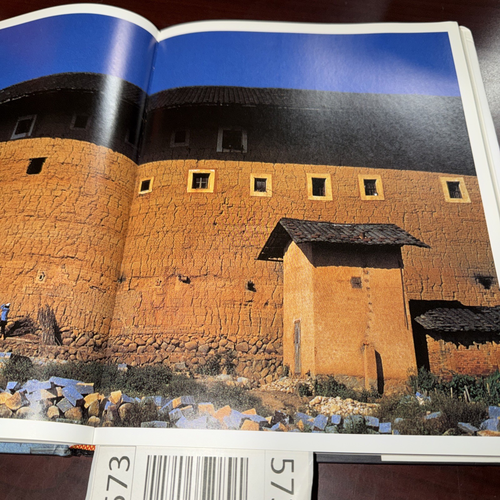 CHINESE HOUSES: A PICTORIAL TOUR OF CHINA’S TRADITIONAL By Chen Congzhou & Pan