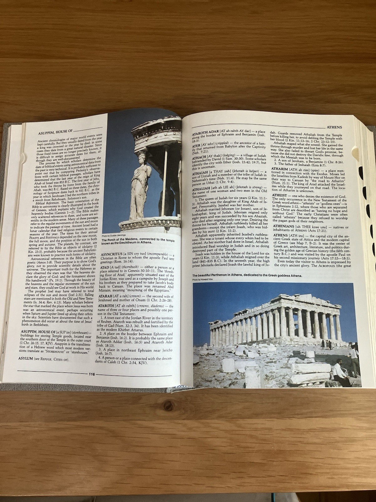 1986 Nelson’s Illustrated Bible Dictionary Hard Back Cover Photos Maps Reference