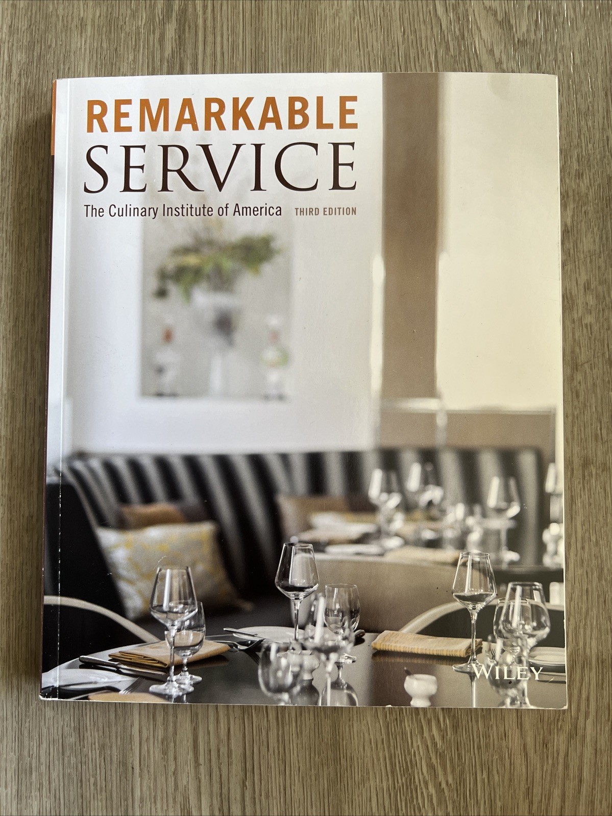 Remarkable Service by The Culinary Institute of America (CIA) (2014, Trade…