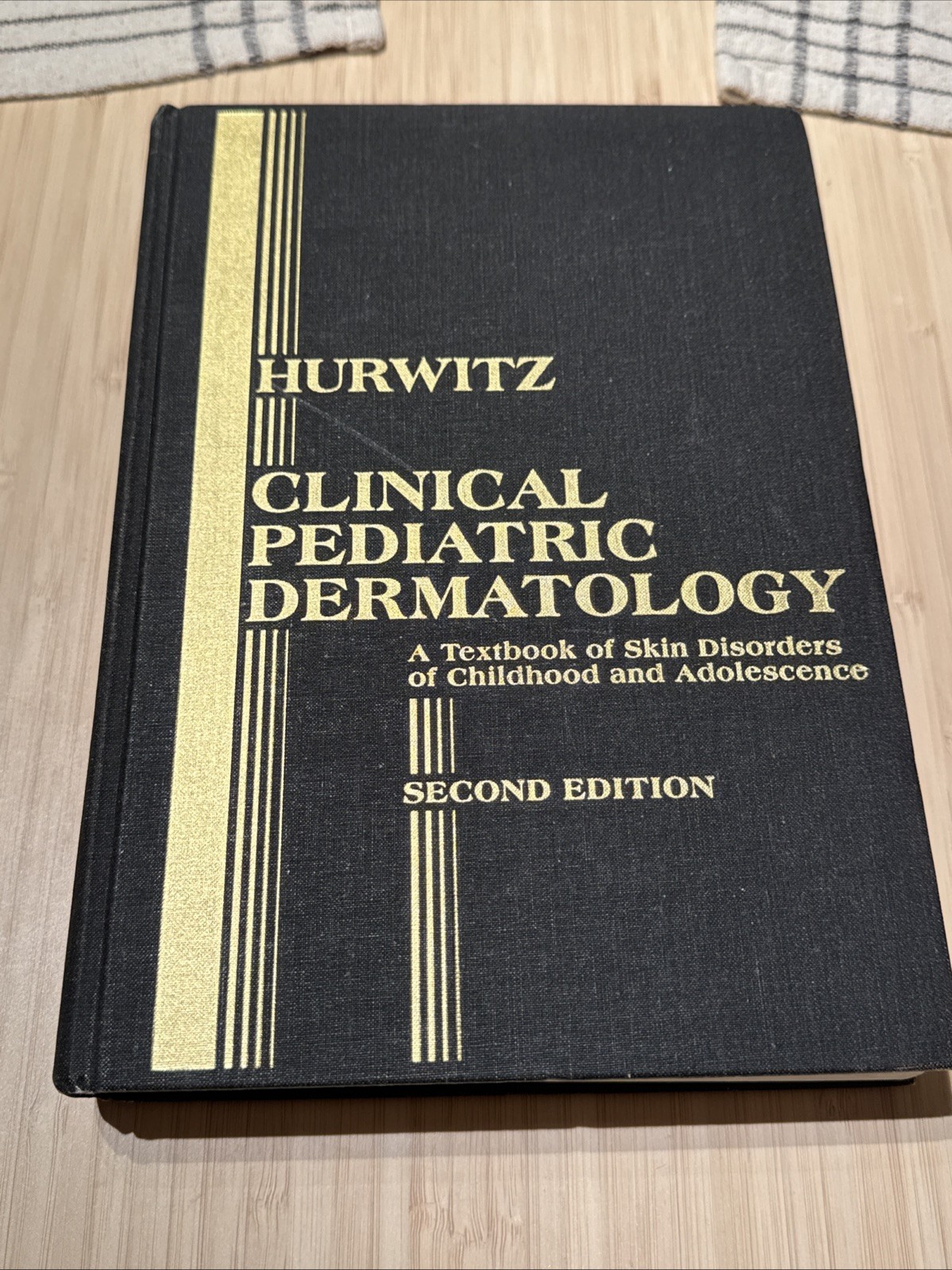 Clinical Pediatric Dermatology : A Textbook of Skin Disorders