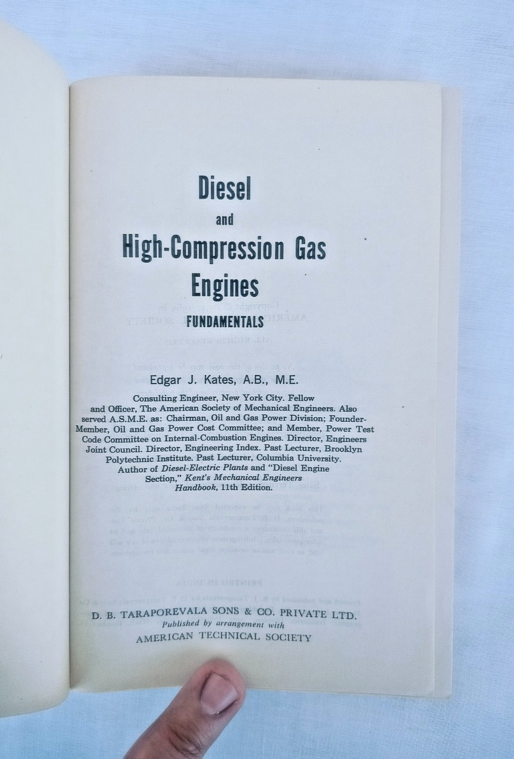 Diesel and High-Compression Gas Engines: Fundamentals by Edgar J. Kates, 1980